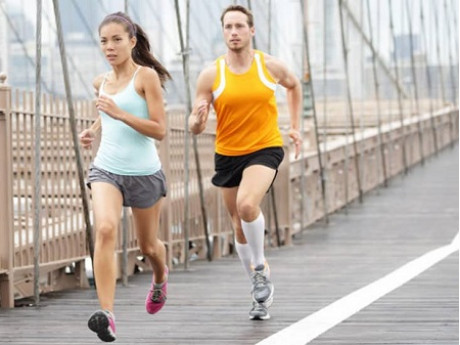 Những cách đơn giản phòng tránh bệnh tim và đột quỵ khi ngồi nhiều