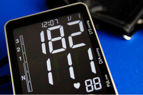 Bác sĩ tim mạch hướng dẫn phòng ngừa cơn tăng huyết áp cấp cứu