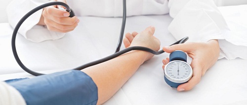 Đo huyết áp thường xuyên là biện pháp tối ưu kiểm soát huyết áp của bạn và gia đình