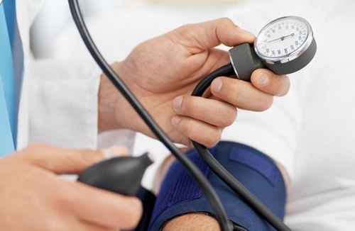 Hạ huyết áp có nguy hiểm như tăng huyết áp không?